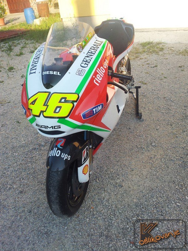 Polepitev motornega kolesa