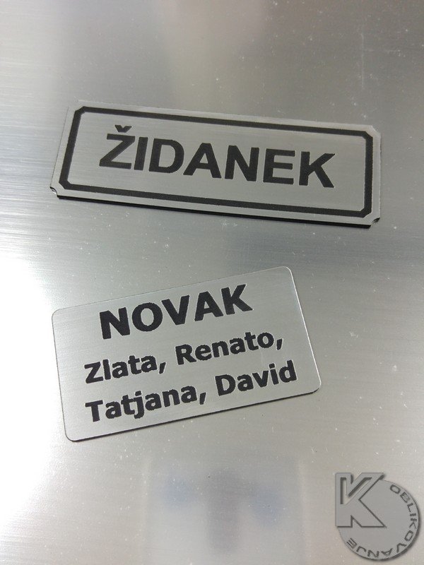 Ploščica s tekstom