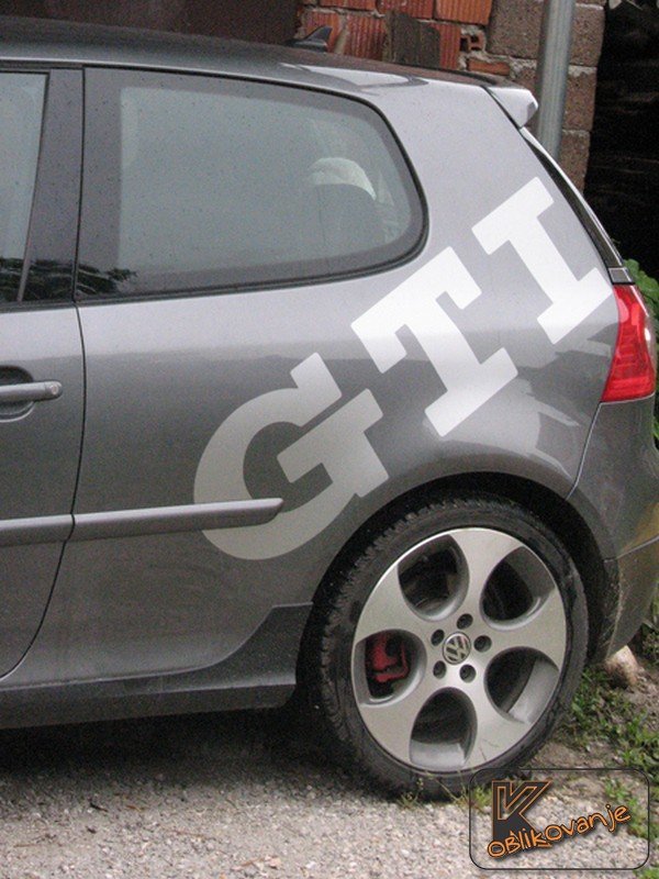 Polepitev boka vozila