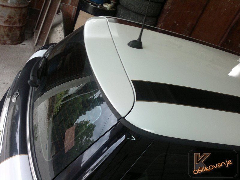 Črte na strehi vozila