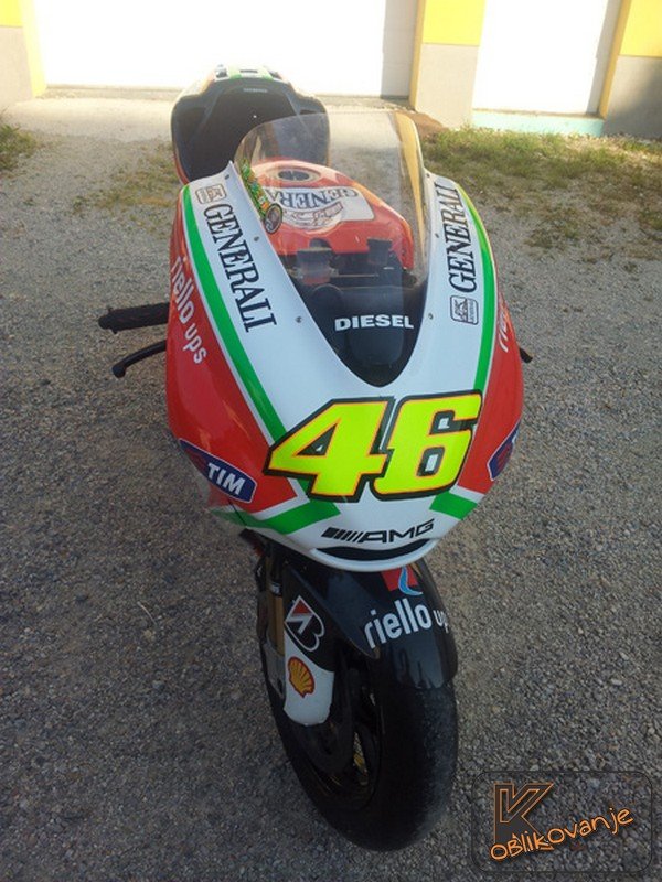 Polepitev motornega kolesa