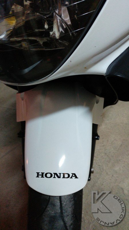 Polepitev motornega kolesa