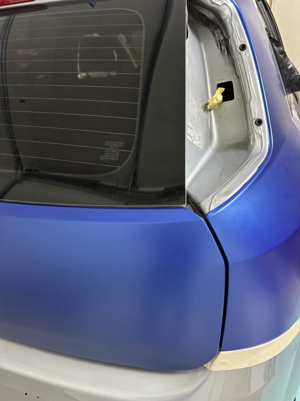 Oblačenje vozila v barvno folijo