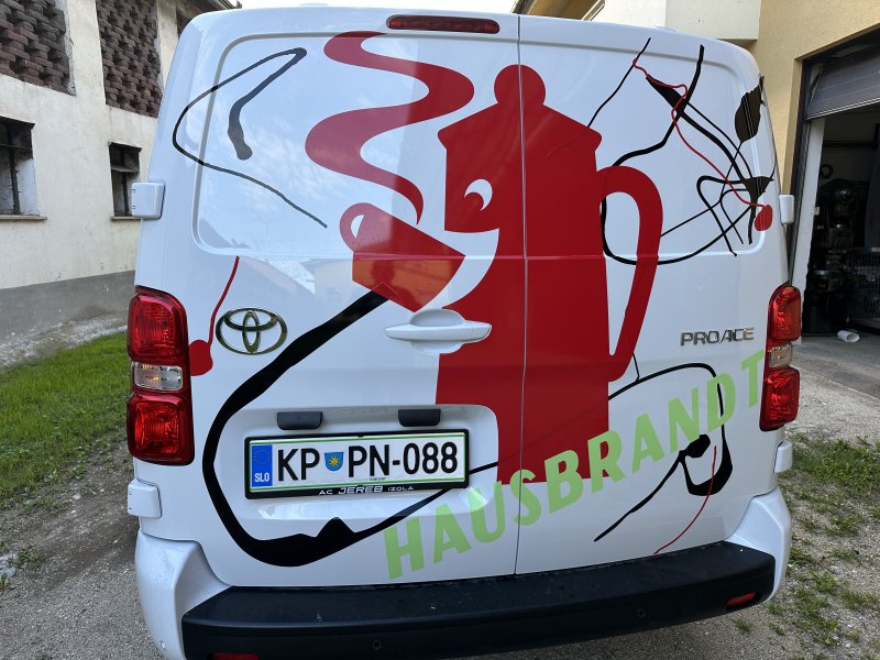 Polepitev dostavnega vozila Toyota